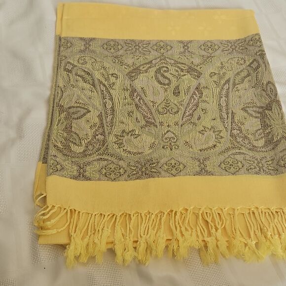 HOST PICK🥳 Elegant Yellow and Gray Scarf - Picture 12 of 16